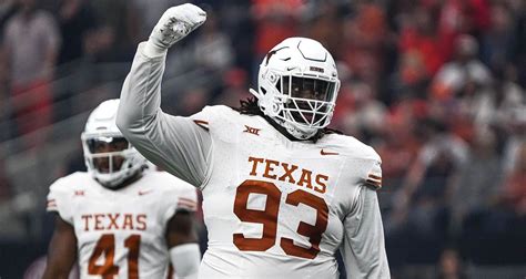 Sweat, Texas defense embracing challenge of trying to stop Washington's No. 1 passing attack